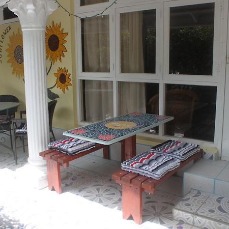 Sunflower Villa Studios Palm Beach Chambre photo