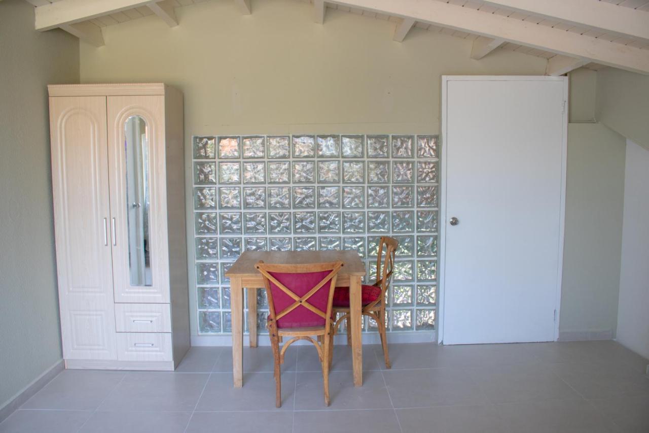 Sunflower Villa Studios Palm Beach Extérieur photo