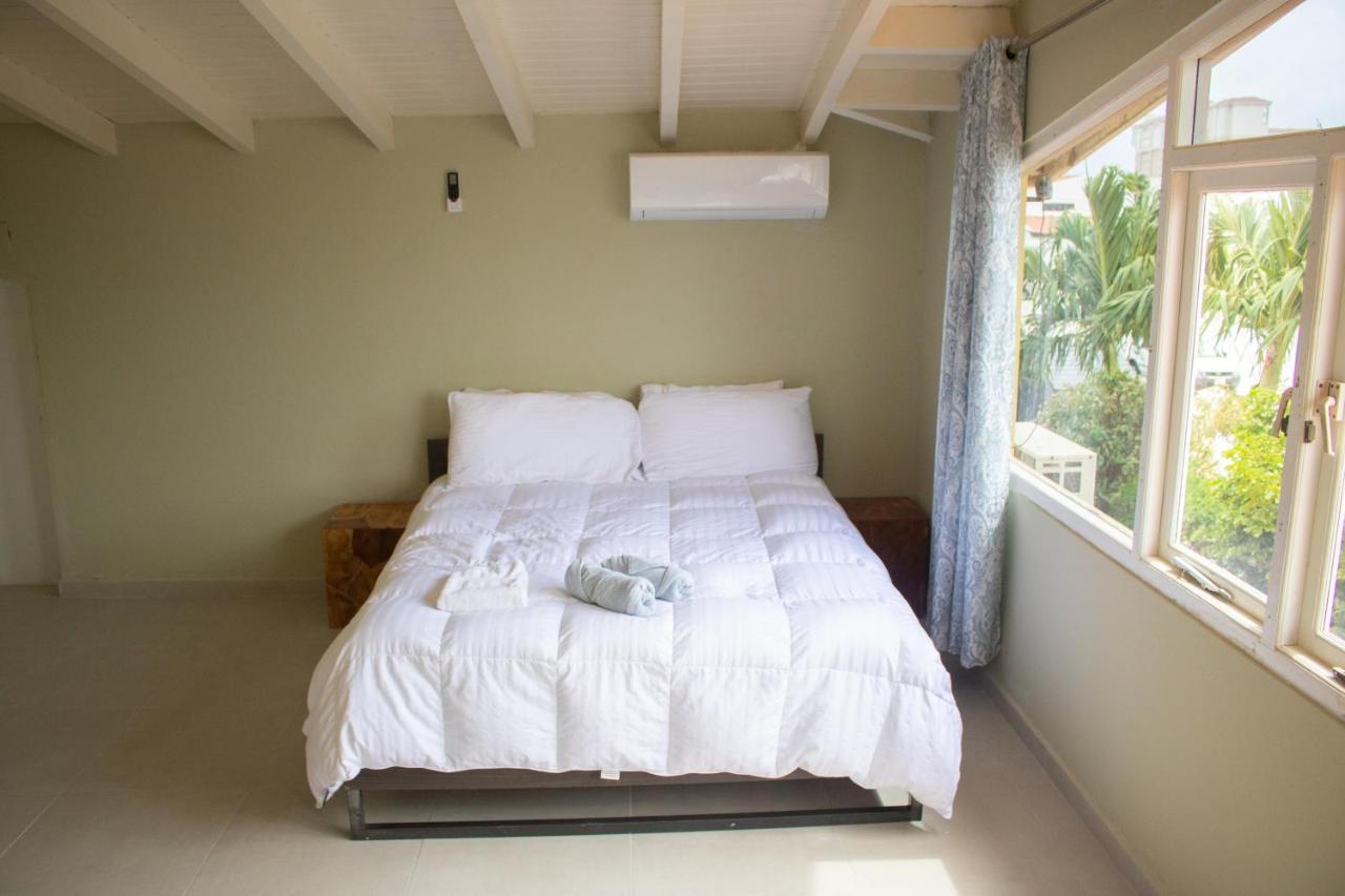 Sunflower Villa Studios Palm Beach Extérieur photo