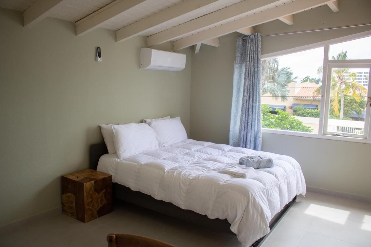 Sunflower Villa Studios Palm Beach Extérieur photo