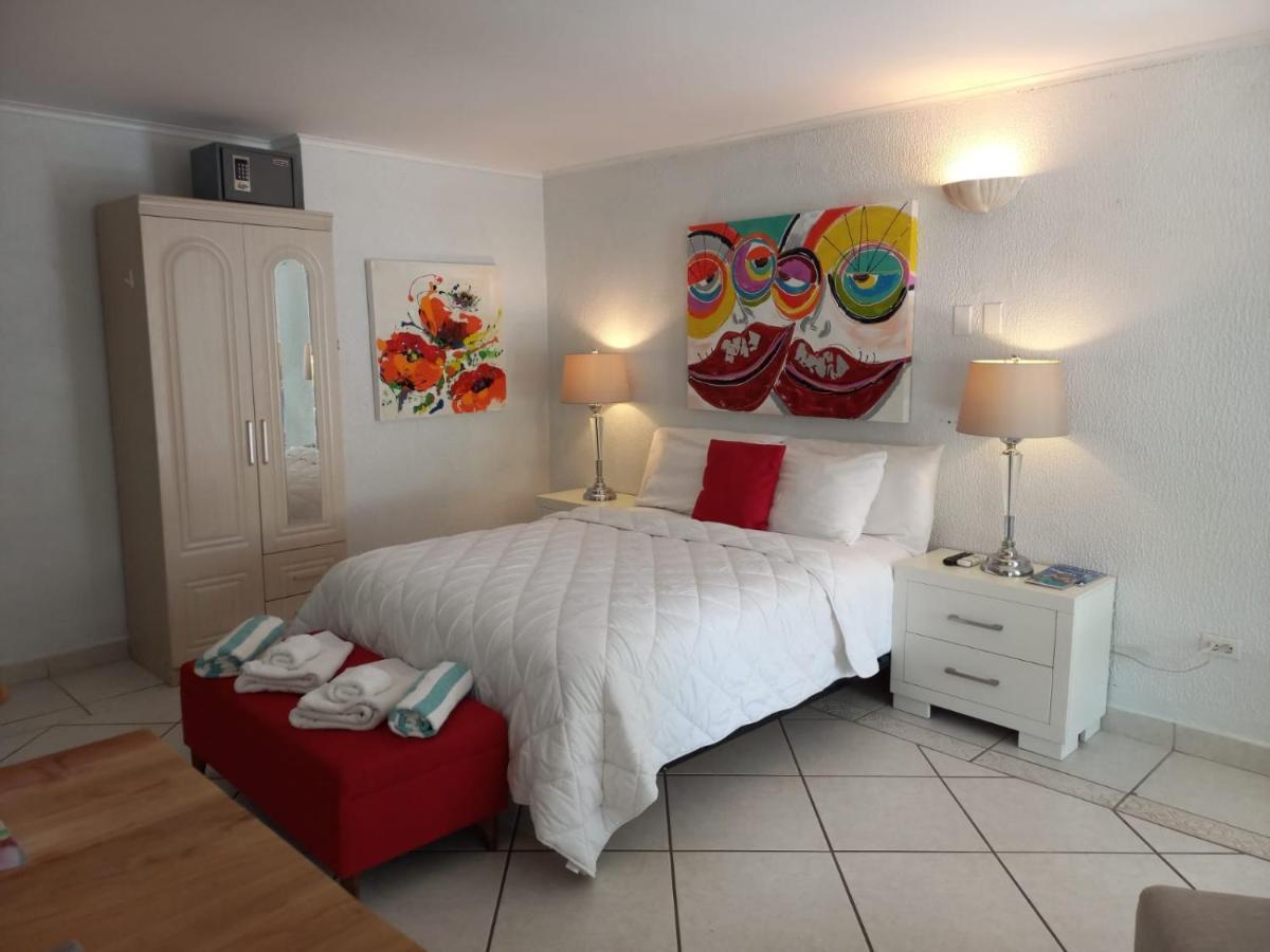 Sunflower Villa Studios Palm Beach Extérieur photo