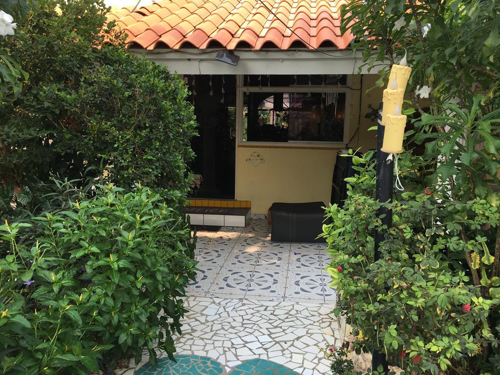 Sunflower Villa Studios Palm Beach Extérieur photo