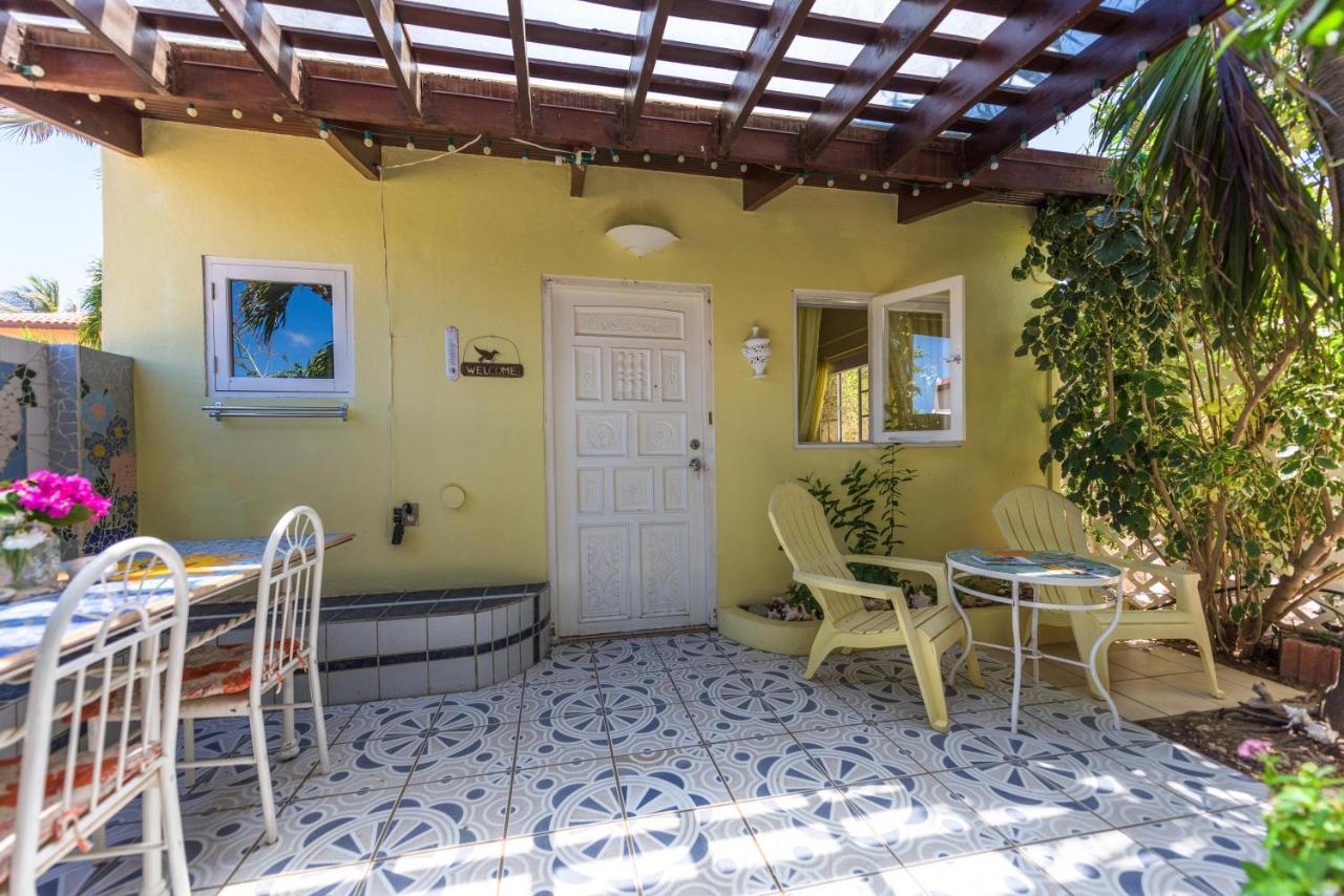 Sunflower Villa Studios Palm Beach Extérieur photo