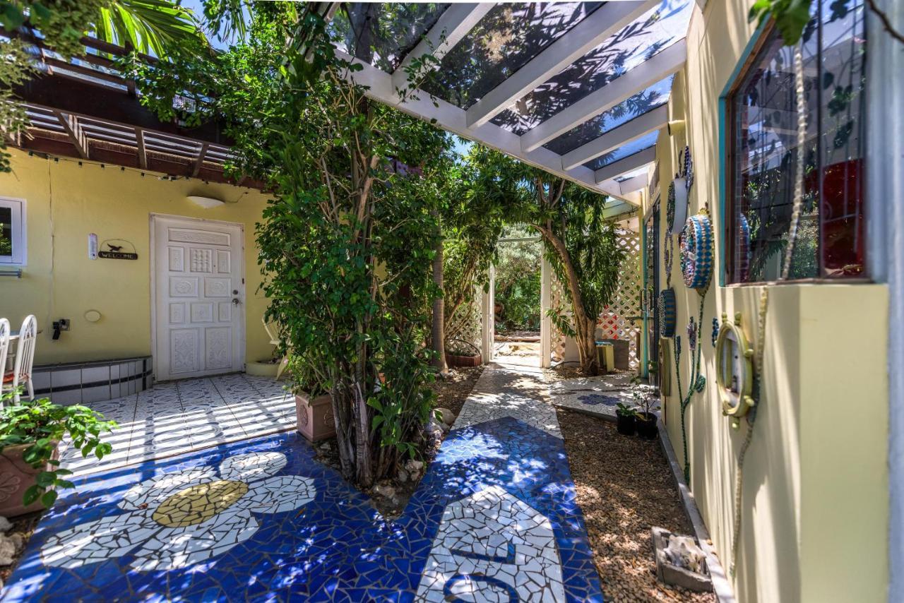 Sunflower Villa Studios Palm Beach Extérieur photo