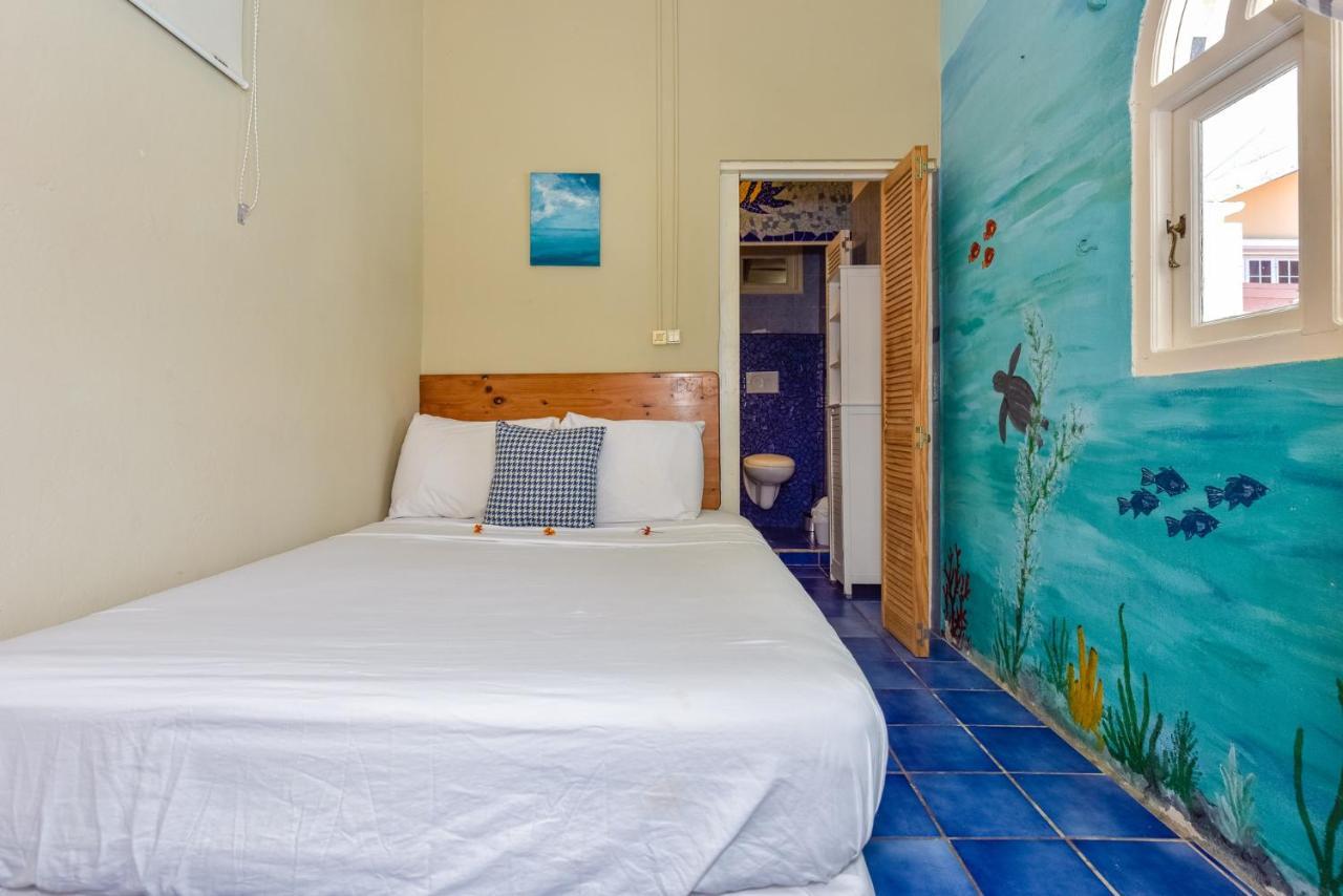 Sunflower Villa Studios Palm Beach Extérieur photo